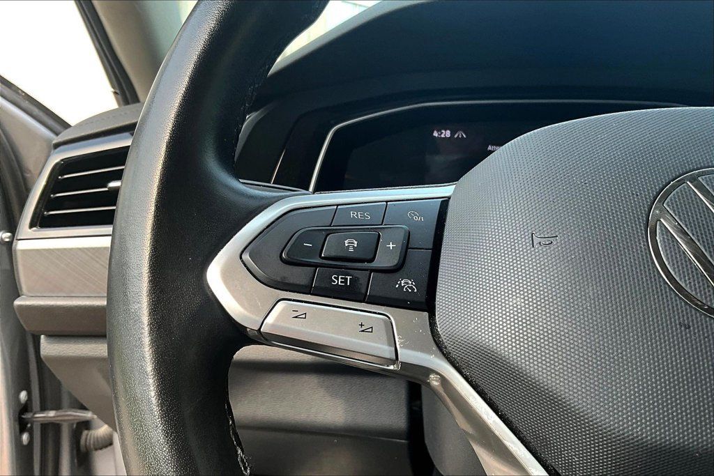 Used 2024 Volkswagen Jetta SE FWD image 10