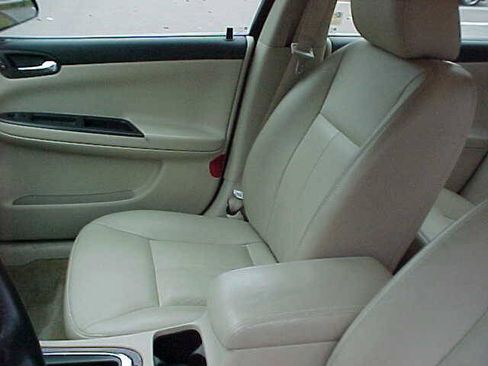 Used 2009 Chevrolet Impala LT w/ Luxury Edition Package FWD image 21