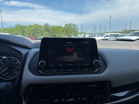 Used 2022 Nissan Rogue SL FWD image 7