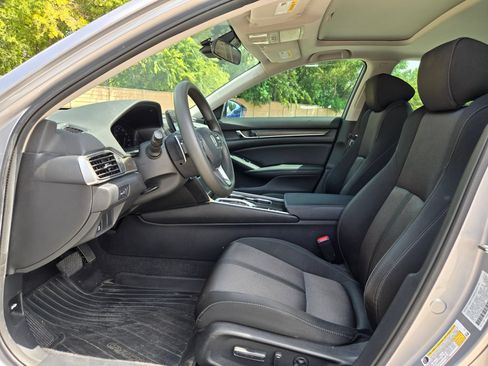 Used 2019 Honda Accord EX image 6