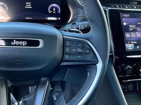 Used 2023 Jeep Grand Cherokee Altitude image 19