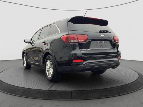 Used 2020 Kia Sorento LX image 5