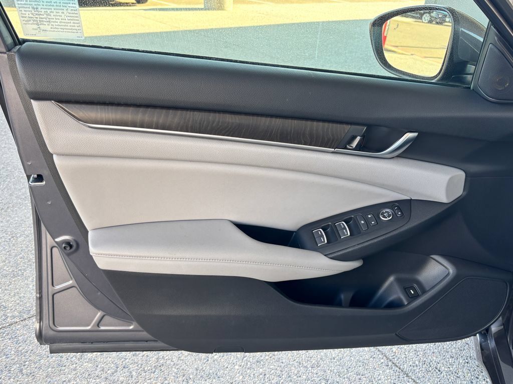 Used 2018 Honda Accord EX image 26