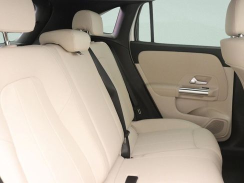 New 2026 Mercedes-Benz GLA 250 image 8