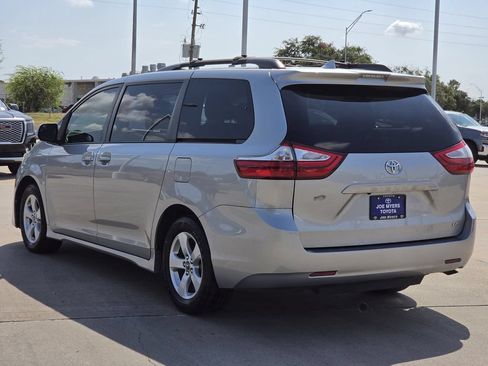Used 2019 Toyota Sienna LE FWD image 6