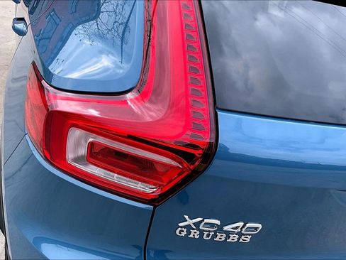 Used 2025 Volvo XC40 B5 Plus image 40