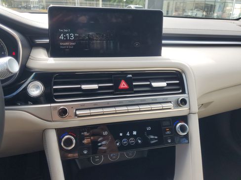 Used 2025 Genesis G70 2.5T image 30