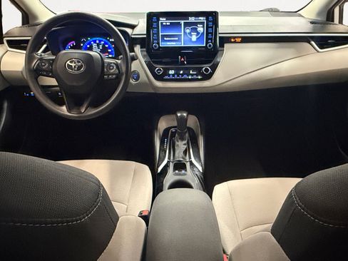 Used 2022 Toyota Corolla LE FWD image 3