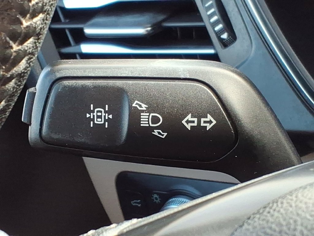 Used 2020 Ford Escape Titanium w/ Titanium Premium Package 2.0 FWD image 25