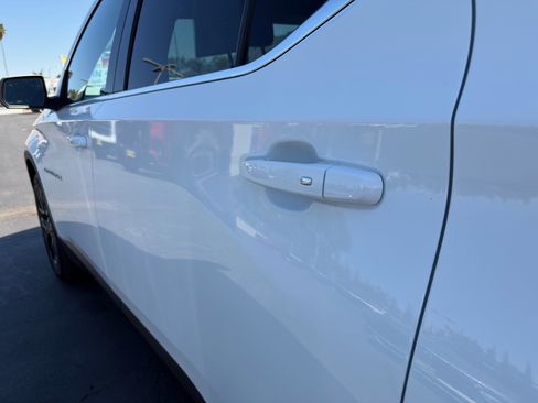 Used 2023 Chevrolet Traverse LT image 42