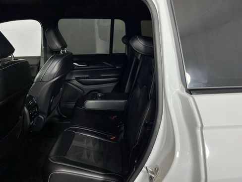 Used 2023 Jeep Grand Cherokee Altitude image 28