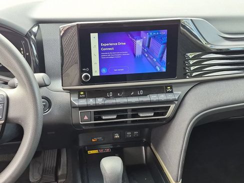 Used 2025 Toyota Camry Hybrid FWD image 19