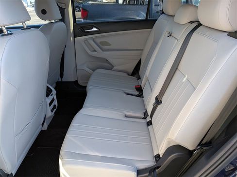 Used 2023 Volkswagen Tiguan SE image 12