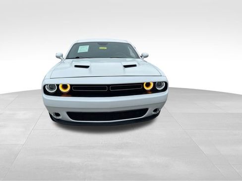 Used 2019 Dodge Challenger SXT image 8