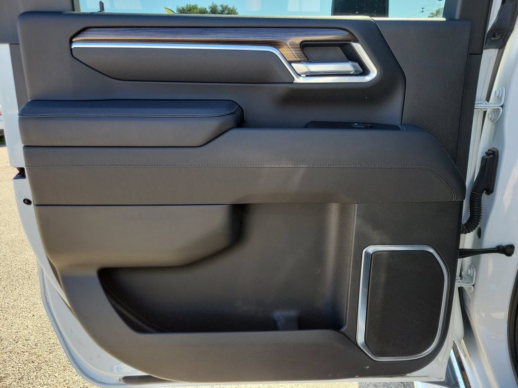 Used 2025 Chevrolet Silverado 2500 LT AWD/4WD image 13