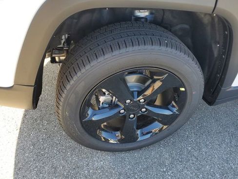 New 2025 Jeep Grand Cherokee Limited w/ Black Appearance Package image 5