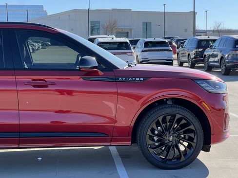 New 2025 Lincoln Aviator Reserve w/ Luxury Package image 12