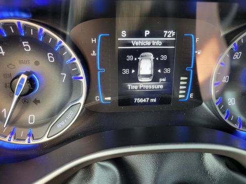 Used 2017 Chrysler Pacifica Touring w/ Tire & Wheel Group image 11