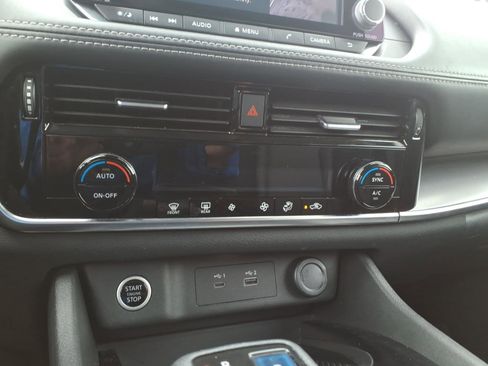 Used 2021 Nissan Rogue SV image 20