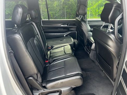 Used 2024 Jeep Wagoneer L Series II w/ Flexible Seating Group AWD/4WD image 31