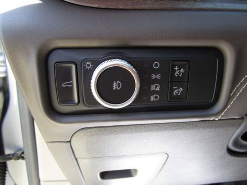 Used 2020 Ford Explorer Platinum AWD/4WD image 19