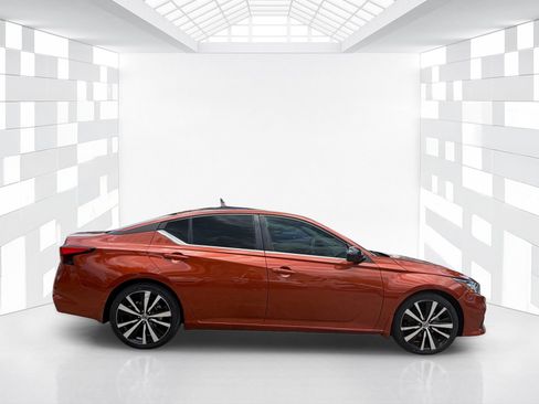 Certified 2022 Nissan Altima 2.5 SR FWD image 8