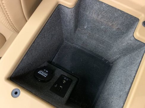 Used 2017 Porsche Macan Base image 26