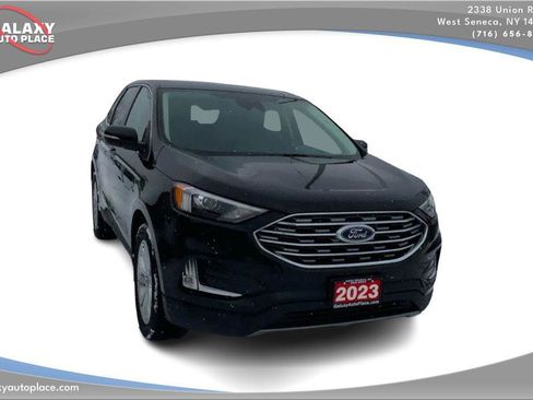 Used 2023 Ford Edge Titanium image 3