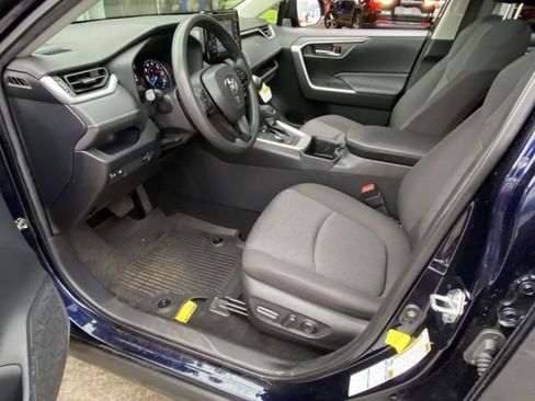 Used 2022 Toyota RAV4 XLE w/ Convenience Package image 11