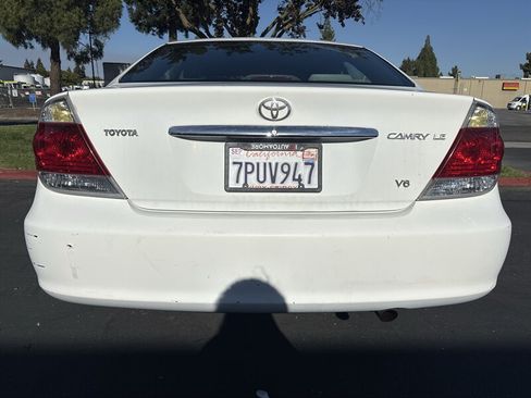 Used 2005 Toyota Camry LE FWD image 11