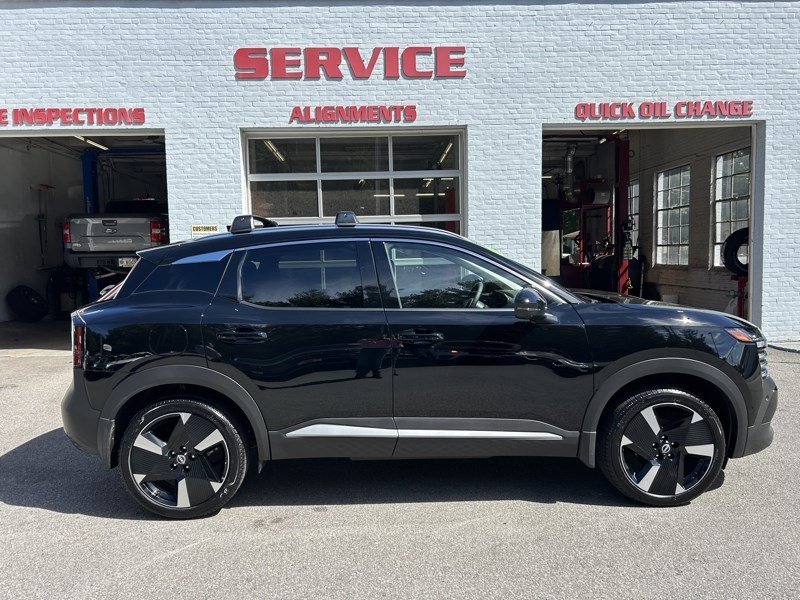 Used 2026 Nissan Kicks SR w/ Cold Weather Package AWD/4WD image 1