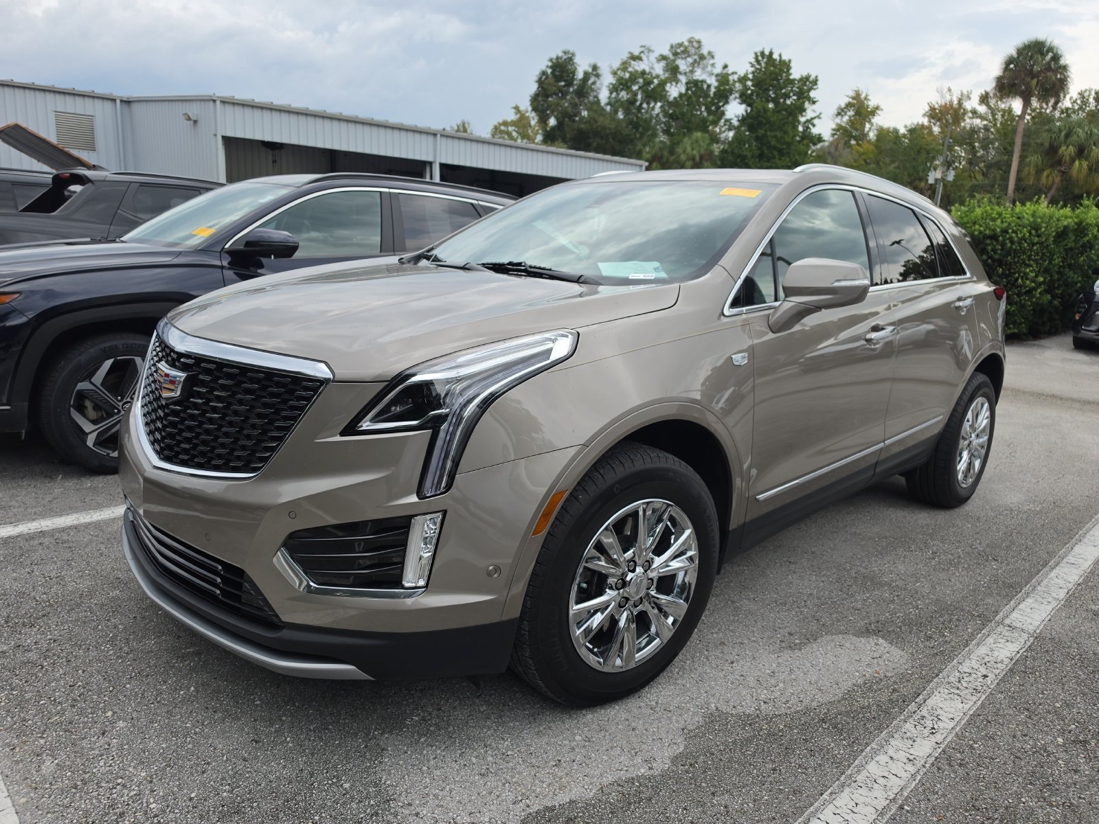 Used 2023 Cadillac XT5 Premium Luxury w/ Technology Package FWD image 7