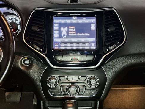 Certified 2021 Jeep Cherokee Limited w/ Elite Package AWD/4WD image 11