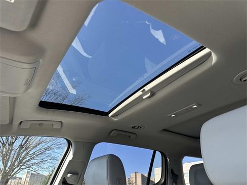 Used 2021 GMC Acadia SLT w/ Premium Package image 19