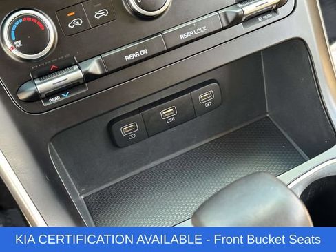 Used 2024 Kia Carnival LX FWD image 7