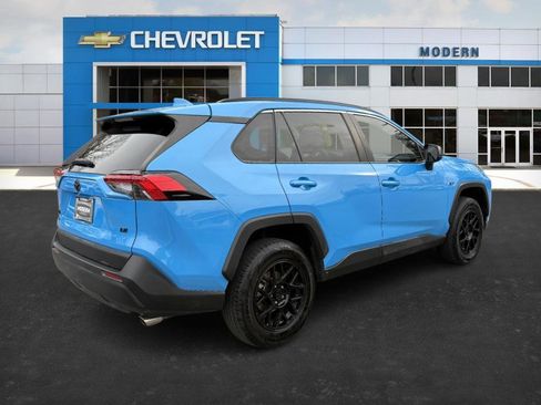 Used 2021 Toyota RAV4 LE image 4