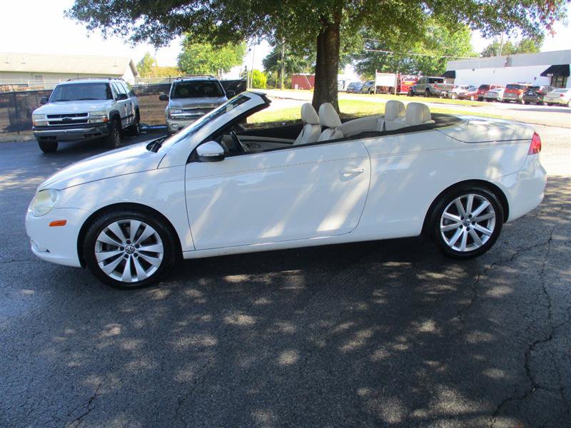 Used 2010 Volkswagen Eos Komfort FWD image 4