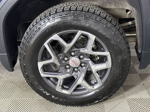 Used 2024 GMC Sierra 1500 SLT w/ SLT Premium Plus Package AWD/4WD image 34