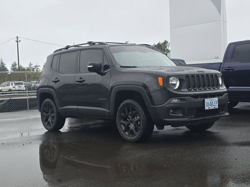 Used 2018 Jeep Renegade Altitude image 2