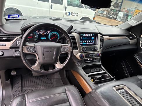 Used 2020 GMC Yukon XL Denali w/ Denali Premium Package RWD image 10