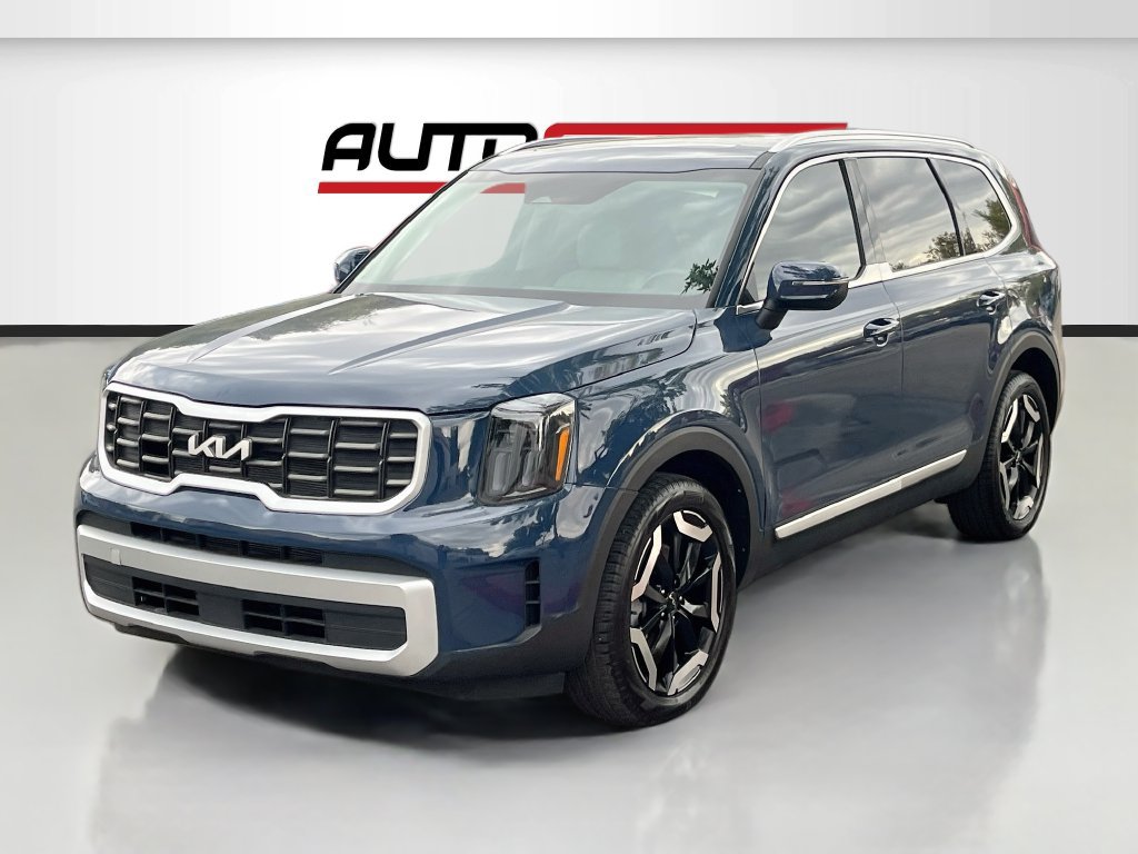 Used 2025 Kia Telluride EX w/ EX Captain's Chair Package AWD/4WD image 3
