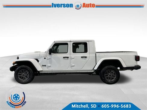 New 2026 Jeep Gladiator Sport image 4