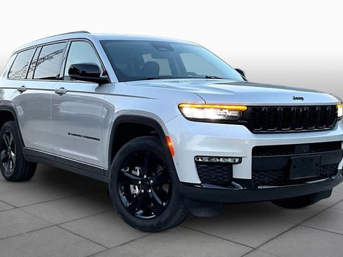 Used 2023 Jeep Grand Cherokee L Limited w/ Luxury Tech Group II AWD/4WD image 3