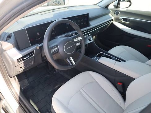 Used 2026 Hyundai Sonata SEL FWD image 9