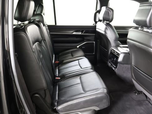 Used 2023 Jeep Wagoneer Series II AWD/4WD image 39