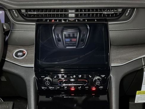 New 2025 Jeep Grand Cherokee Limited w/ Luxury Tech Group II image 26