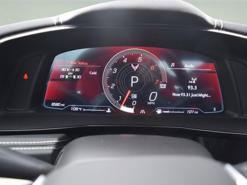 Used 2024 Chevrolet Corvette Stingray Preferred Cpe w/ Battery Protection Package RWD image 11