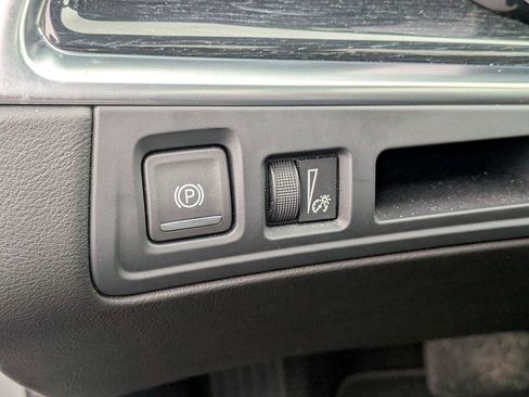 Used 2025 Cadillac XT5 Premium Luxury image 17