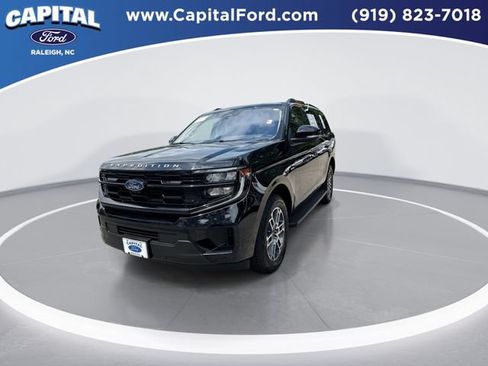 Certified 2025 Ford Expedition Active AWD/4WD image 4