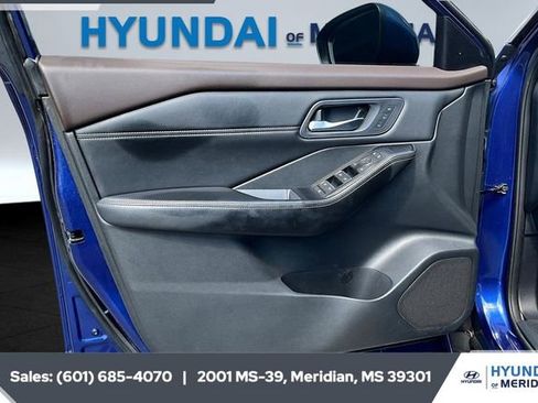 Used 2023 Nissan Rogue SL image 17